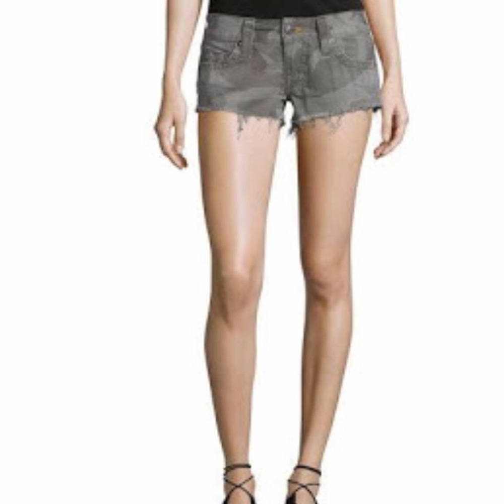 True Religion Size 32 Women’s Camo short shorts